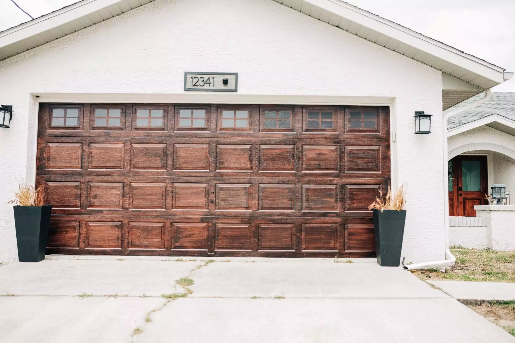 How-to-Paint-a-Garage-Door